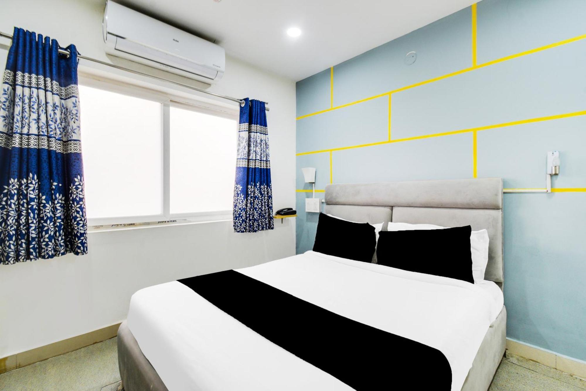 Super Townhouse Madhapur 100 Feet Road Formerly Jkc Grand Hyderabad Eksteriør billede