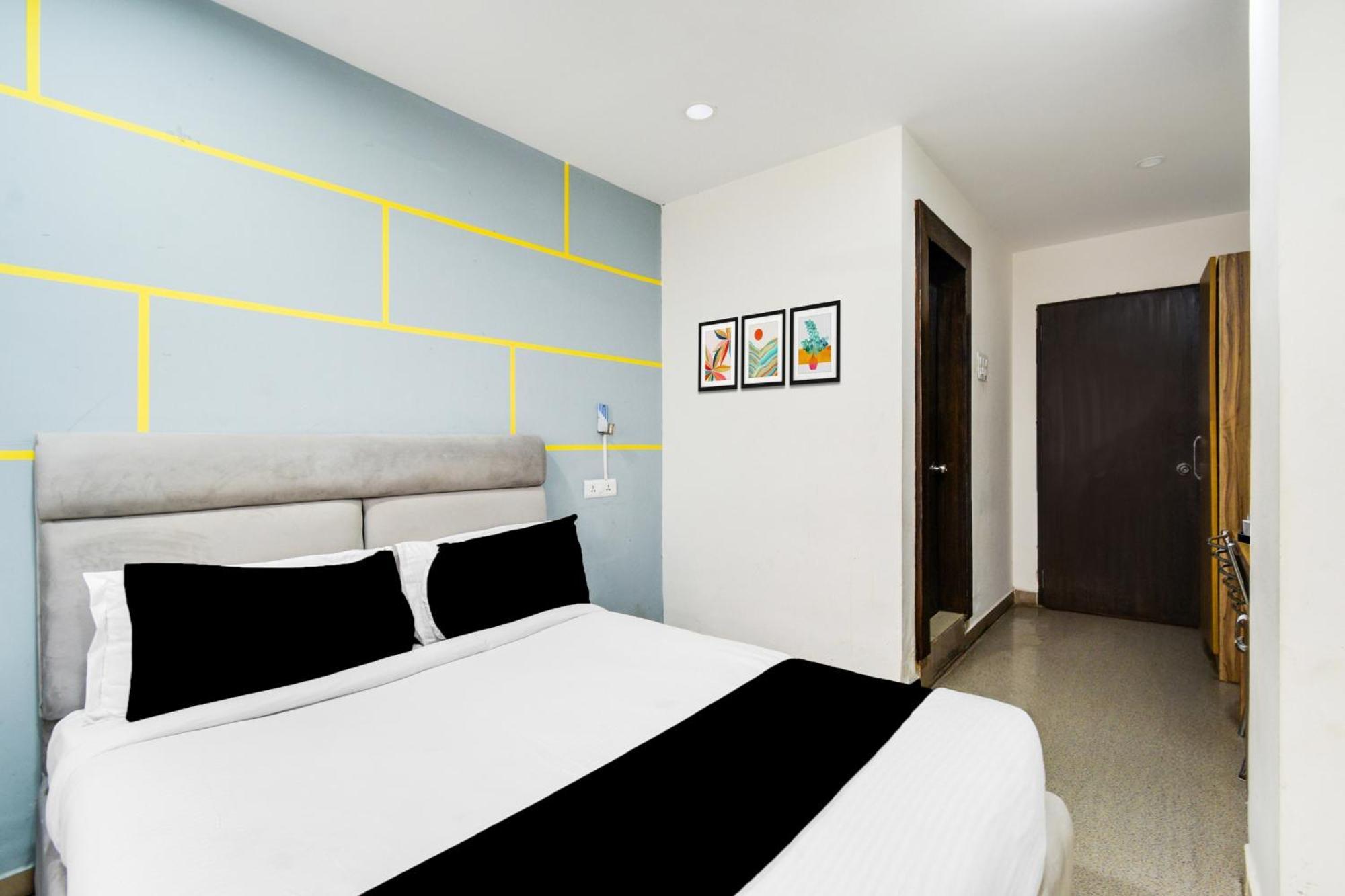 Super Townhouse Madhapur 100 Feet Road Formerly Jkc Grand Hyderabad Eksteriør billede